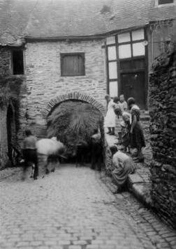 Heuwagen im Ost-Stadttor