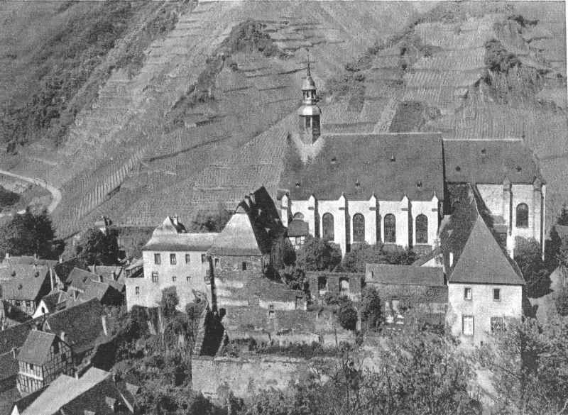 Ehemaliges Kloster und neue Pfarrkirche