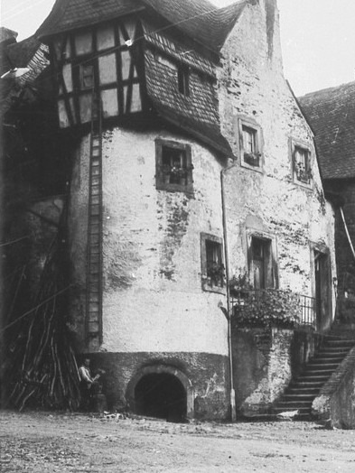 Holzhacken am Nordwest-Turm